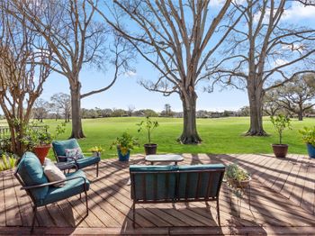 2526 Country Club Boulevard