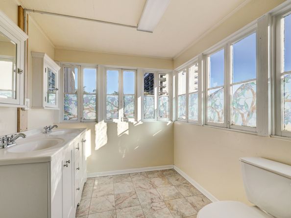 222 Marshall Street, Houston TX 77006