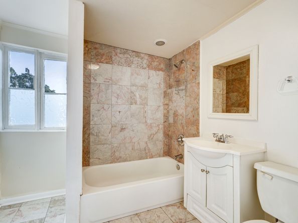 222 Marshall Street, Houston TX 77006