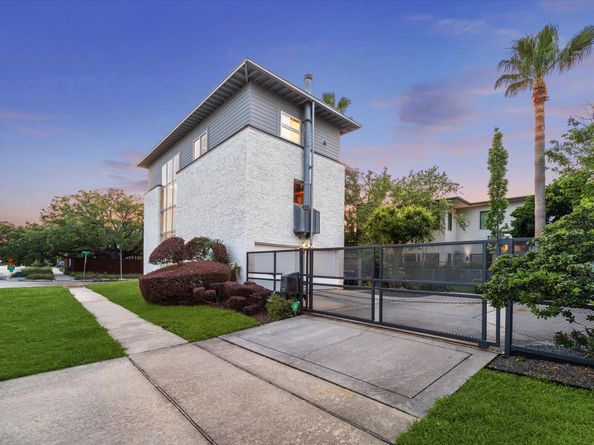 2327 Peckham Street, Houston TX 77019