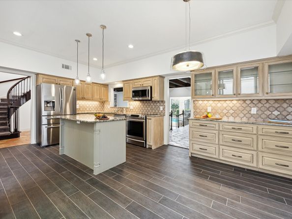 8 Woodstone Street, Houston TX 77024