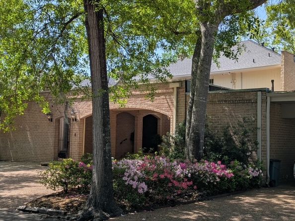 8 Woodstone Street, Houston TX 77024