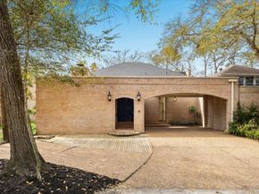 8 Woodstone Street, Houston TX 77024