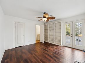 8 Woodstone Street, Houston TX 77024