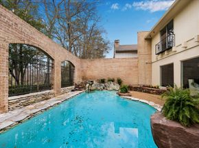 8 Woodstone Street, Houston TX 77024