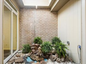 8 Woodstone Street, Houston TX 77024