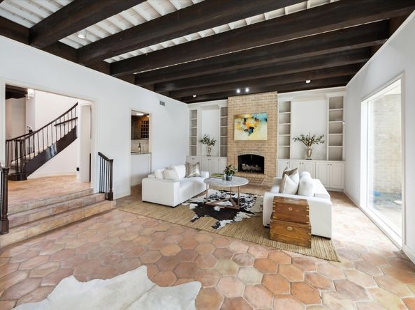 8 Woodstone Street, Houston TX 77024