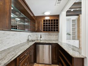 8 Woodstone Street, Houston TX 77024