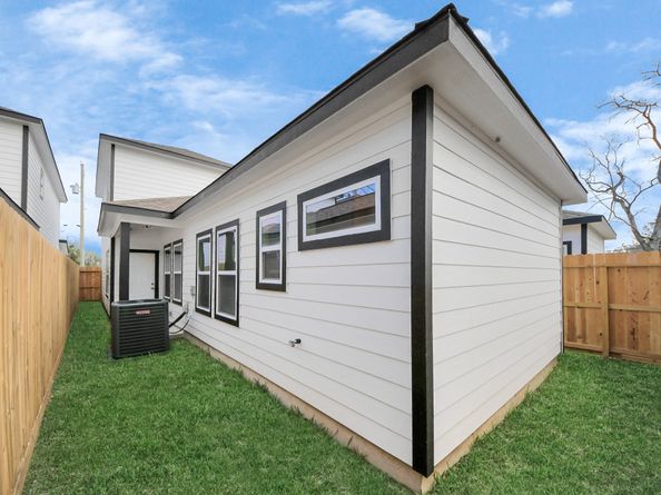 326 Gans Street A, Houston TX 77029