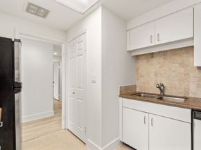 2001 Holcombe Boulevard 1905, Houston TX 77030