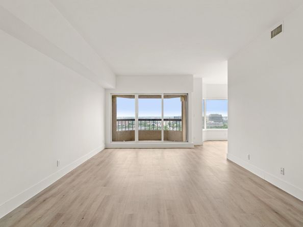 2001 Holcombe Boulevard 1905, Houston TX 77030
