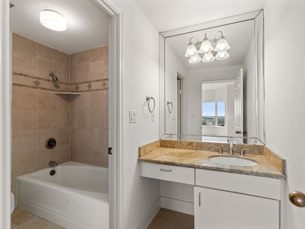 2001 Holcombe Boulevard 1905, Houston TX 77030