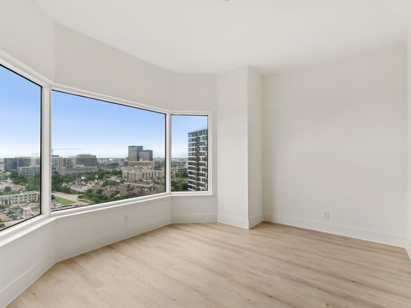 2001 Holcombe Boulevard 1905, Houston TX 77030