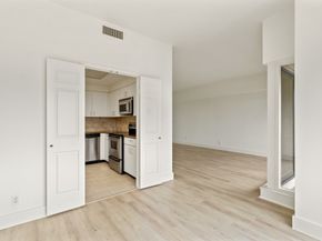 2001 Holcombe Boulevard 1905, Houston TX 77030