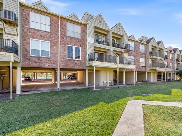 18800 Egret Bay Boulevard 207, Houston TX 77058