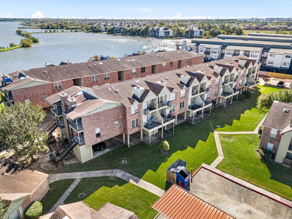 18800 Egret Bay Boulevard 207, Houston TX 77058