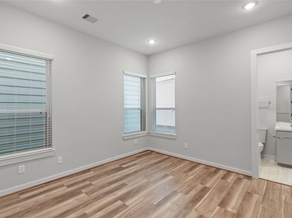 602 Thornton Road D, Houston TX 77018