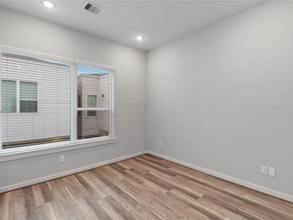 602 Thornton Road D, Houston TX 77018