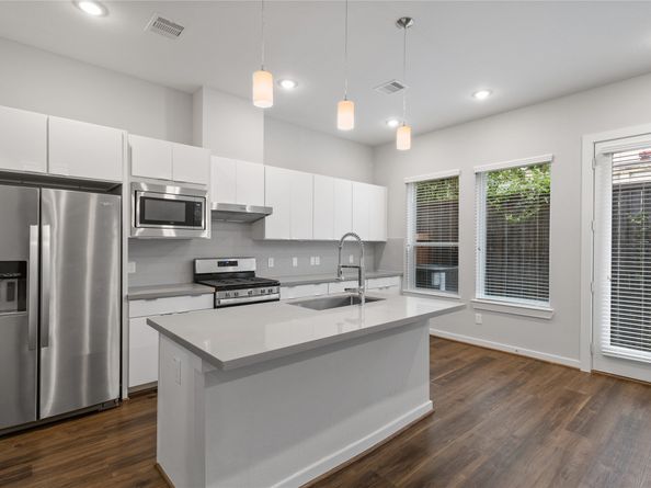 602 Thornton Road D, Houston TX 77018