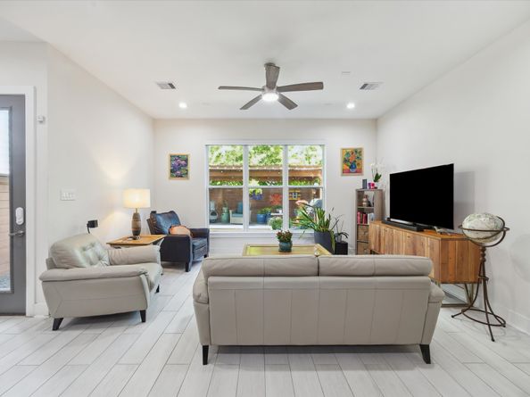 2408 Saint Charles Street, Houston TX 77004