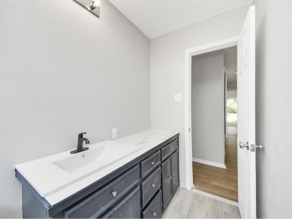 5826 Flamingo Drive, Houston TX 77033