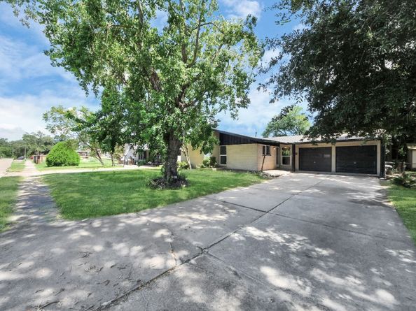 5826 Flamingo Drive, Houston TX 77033