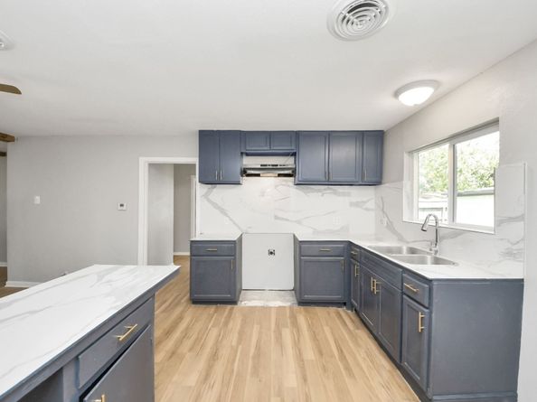 5826 Flamingo Drive, Houston TX 77033