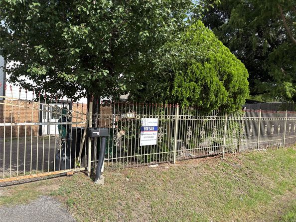 2131 Campbell Road, Houston TX 77080