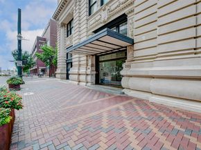 201 Main Street 5D, Houston TX 77002