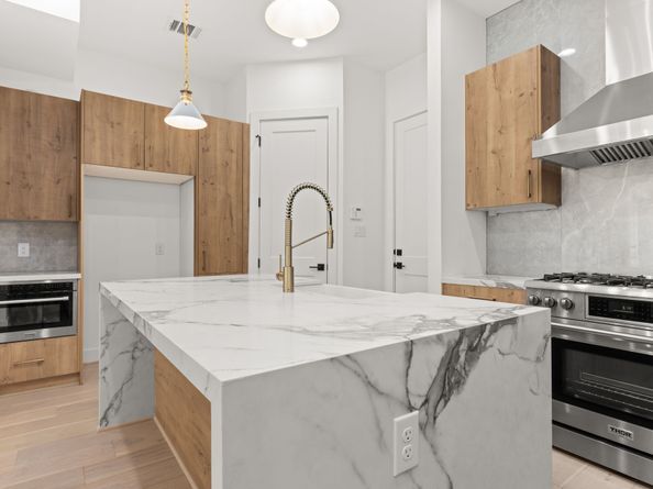 6209 Westcott Street, Houston TX 77007