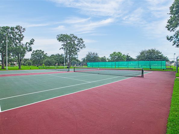 16606 Neumann Drive, Houston TX 77058