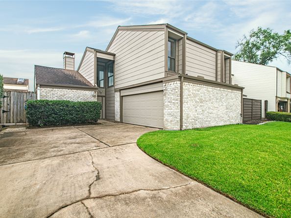 16606 Neumann Drive, Houston TX 77058