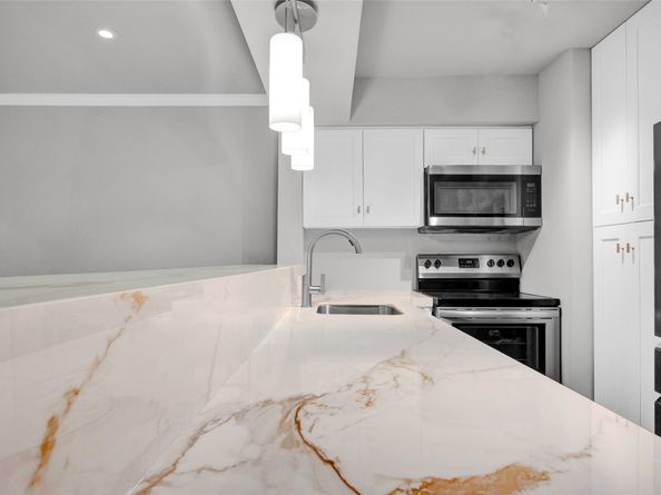 17202 Imperial Valley Drive 16, Houston TX 77060