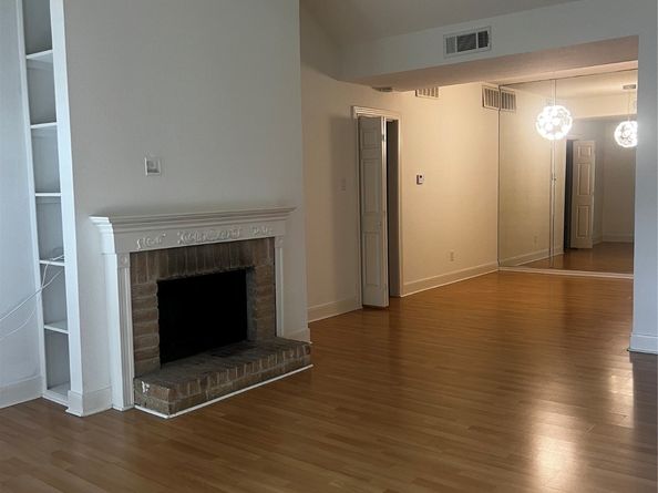 2100 Tanglewilde Street 402, Houston TX 77063