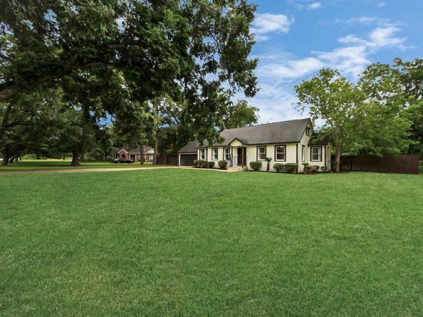 7439 Santa Fe Drive, Houston TX 77061