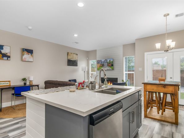 5417 Texas Street A, Houston TX 77011