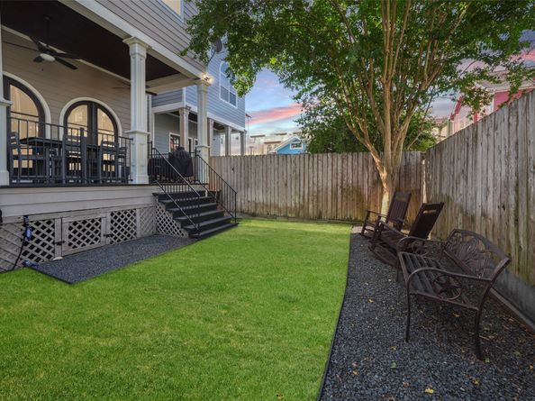 1529 Beall Street B, Houston TX 77008