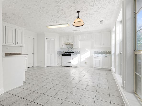 8502 DETROIT Street D, Houston TX 77017