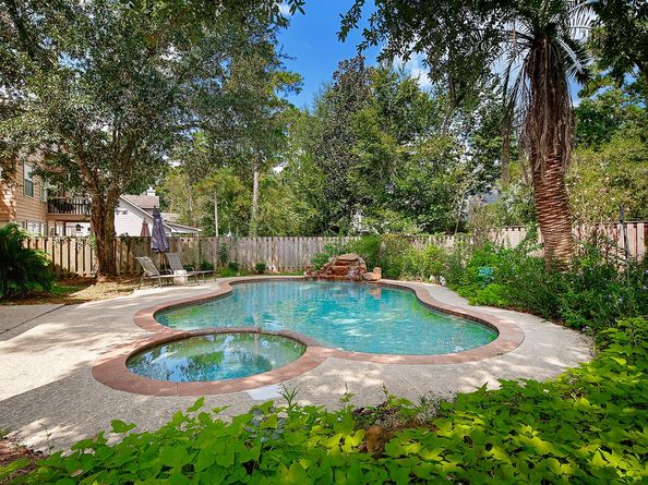 48 W New Avery Place, The Woodlands TX 77382