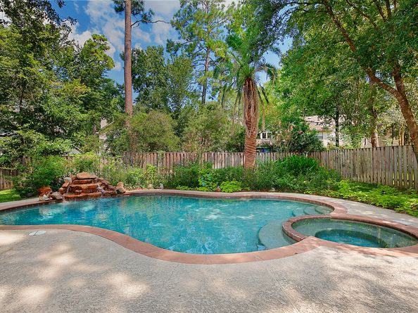 48 W New Avery Place, The Woodlands TX 77382