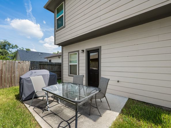 910 Mansfield Street, Houston TX 77091