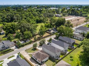 910 Mansfield Street, Houston TX 77091