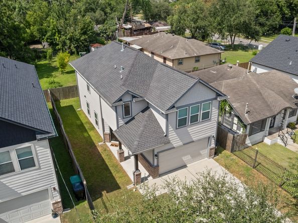 910 Mansfield Street, Houston TX 77091