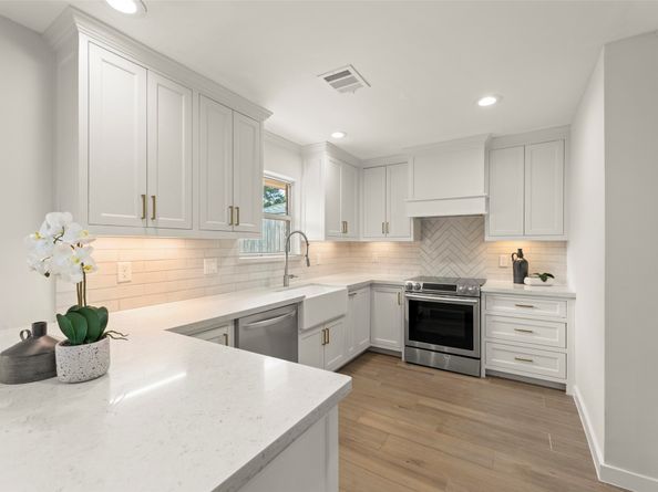 10503 Timberoak Drive, Houston TX 77043