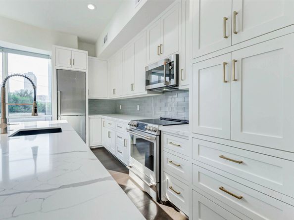 300 St Joseph Parkway 112, Houston TX 77002