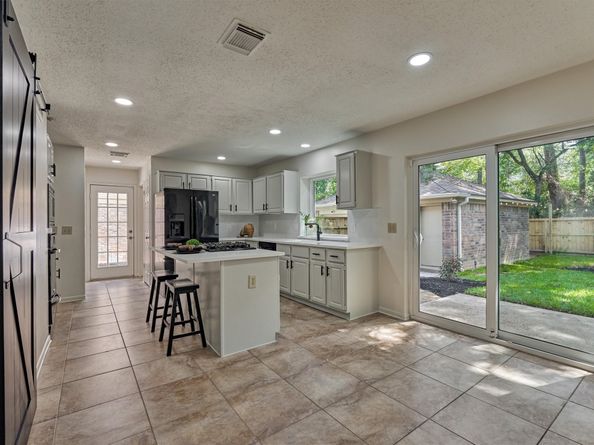71 Breezy Point Place, Spring TX 77381