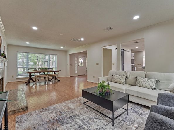 71 Breezy Point Place, Spring TX 77381