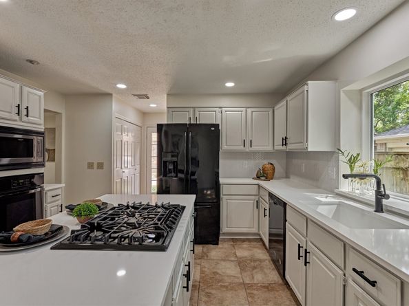 71 Breezy Point Place, Spring TX 77381