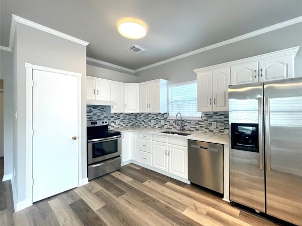 1525 Francis Street, Houston TX 77004