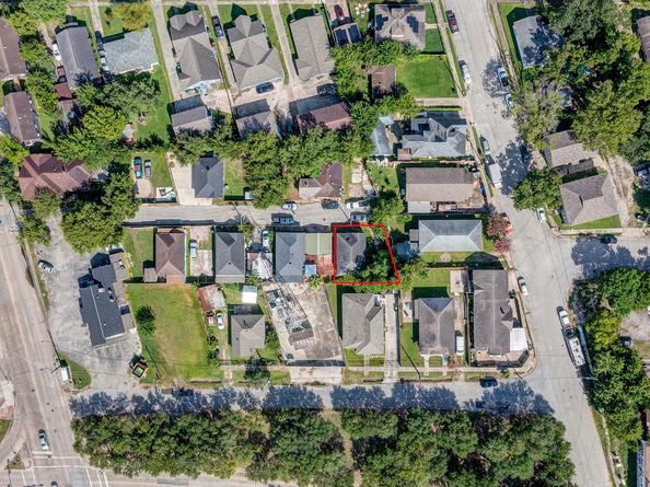 4 Canal Court, Houston TX 77011